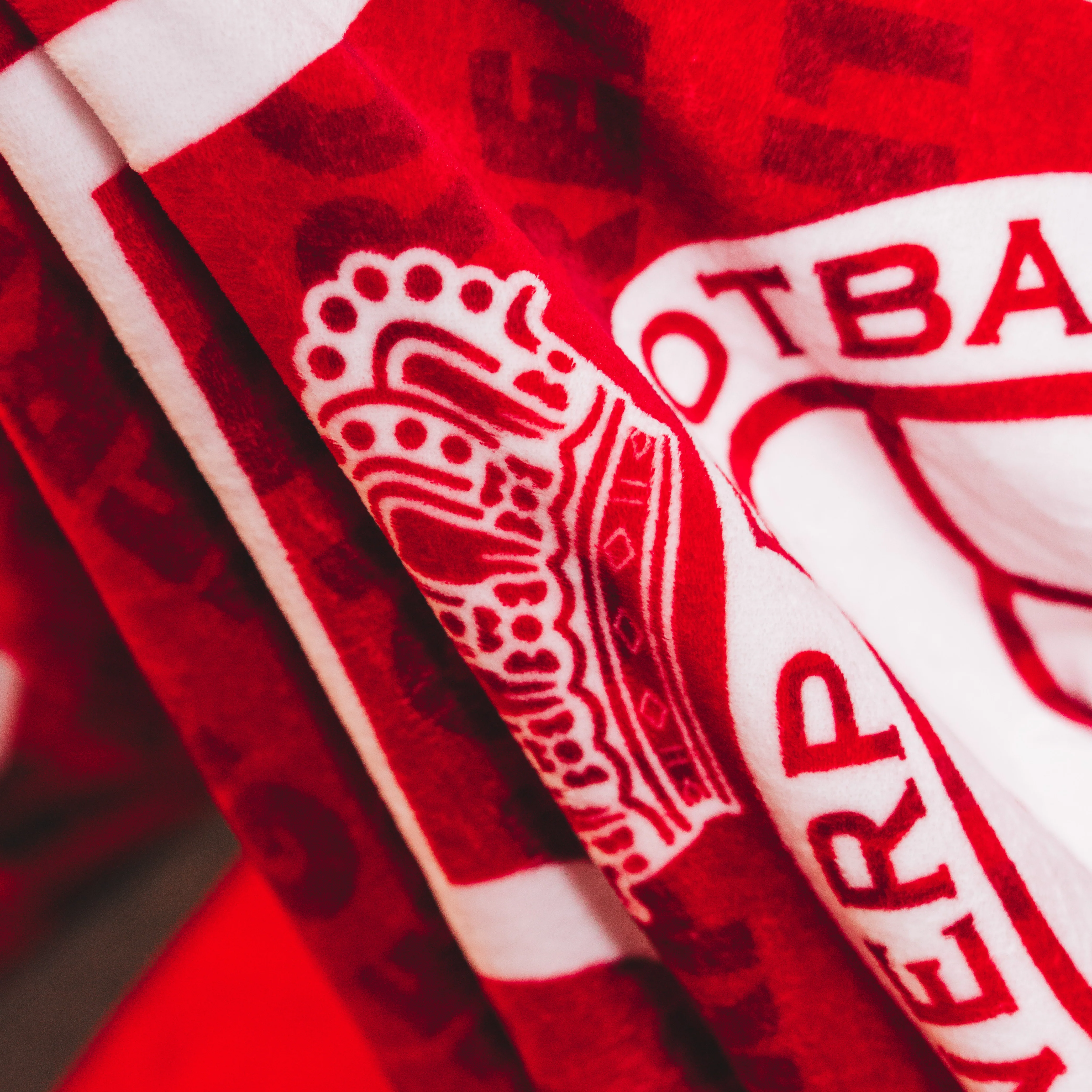 RAFC fleecedeken tekst met wit logo - Image 2